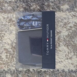 Tommy Hilfiger Navy and Blue Tie and Pocket Square NWT